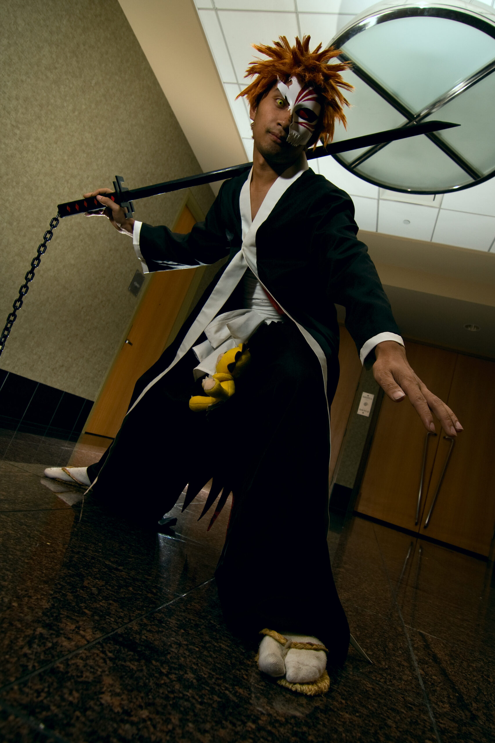 Ichigo Kurosaki bankai sword cosplay at Youmacon
