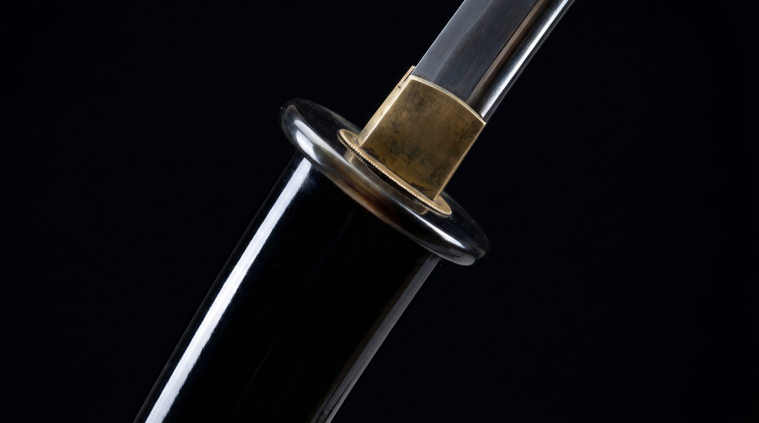 Koiguchi mouth of a katana saya, buffalo horn rim